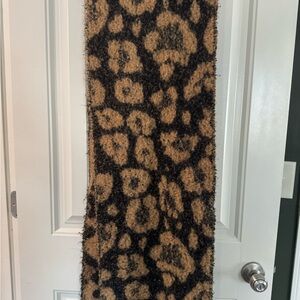 Leopard Print Fuzzy Scarf - Black & Tan